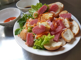 Fermented pork roll eat with bread, salad, onion, carot.