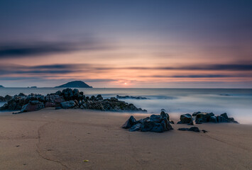 水平線に沈む夕日