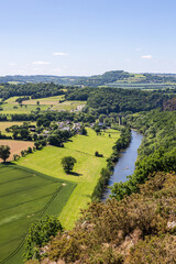 Vue sur l'Orne et le Viaduc de Clécy depuis les falaises des Rochers des Parcs