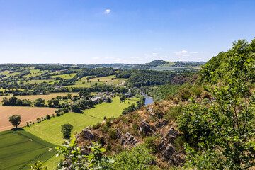 Vue sur l'Orne et le Viaduc de Clécy depuis les falaises des Rochers des Parcs