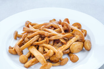 Shimeji mushrooms stir fry