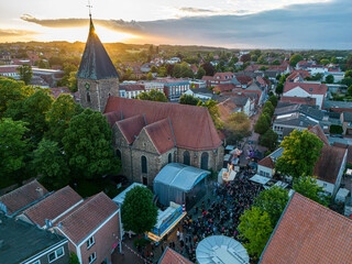 Kirche bei Sonnenuntergang