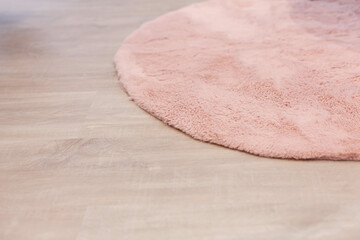 Super cute round rug. Salmon colour.
