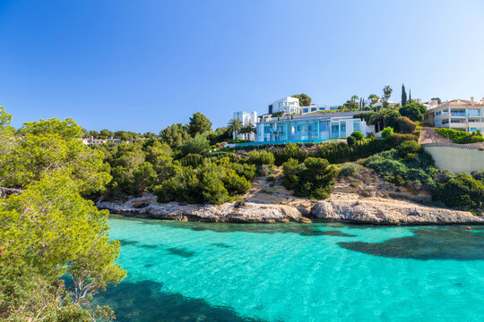 Mallorca modern villa on the beach with turquoise water