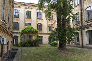 Fototapeta na wymiar National Technical University of Ukraine. Kyiv Polytechnic Institute. Green grass lawn.