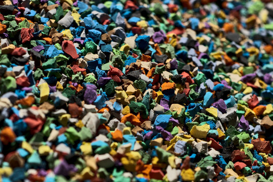 Polyurethan Granulat gemischt Haufen, 
Gummi Plastik Kunststoff Teilchen bunt Farbe