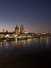 Fototapeta na wymiar Cologne at night