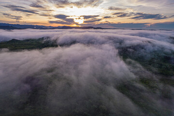 Niebla sobre las montañas 