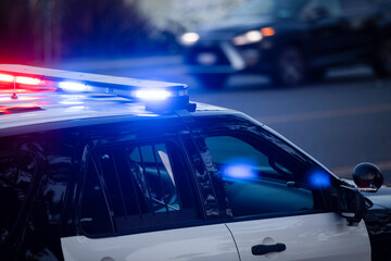 Obraz premium A police unit responds to the scene of an emergency.