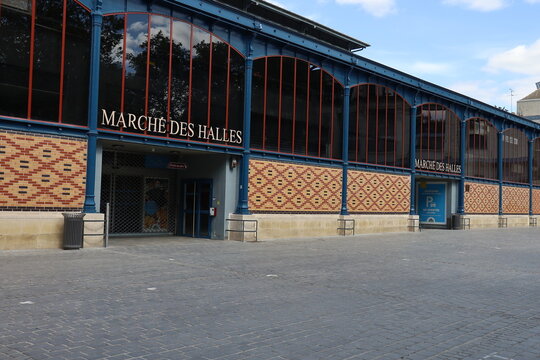 Le march&eacute; des halles, vue de l'ext&eacute;rieur, ville de Troyes, d&eacute;partement de l'Aube, france