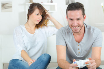 husband addicted to video game