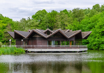 Fototapeta na wymiar house on the lake in Westfalenpark, Dortmund, Germany 