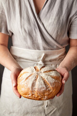 Obraz na płótnie Canvas baker holding bread