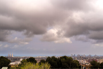 Obraz premium aerial view of the city of Barcelona on a cloudy day
