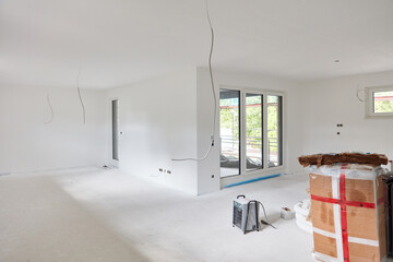 Wohnzimmer mit Wohnküche nach Malerarbeiten