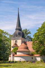 Fototapeta na wymiar Kirche mit Grablege der Industriellenfamilie Borsig, Groß Behnitz