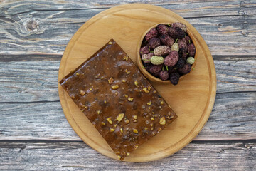 Made with mulberry fruit , jam , molasses and fruit pulp .