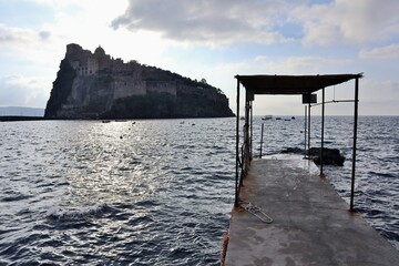 Ischia - Castello Aragonese dal pontile di Cartaromana