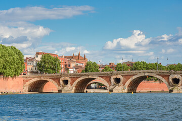 Fototapeta premium Toulouse landscape with Garonne River and the Pont-Neuf