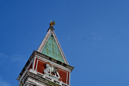 Le Campanile de Saint-Marc &agrave; Venise. Italie.
&ldquo;Le Patron de la Maison&rdquo; &ldquo;El paron de casa&rdquo;, surnom donn&eacute; par les V&eacute;nitiens au Campanile.