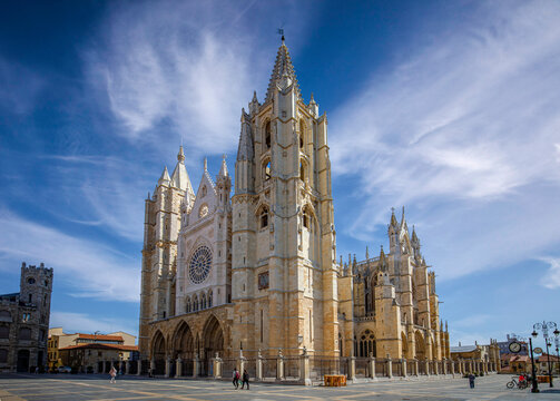 General view of the Gothic Cathedral of Le&oacute;n in Castilla y Le&oacute;n, Spain, from the square with unrecognizable people walking by