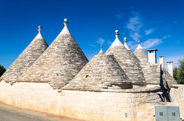 Fototapeta na wymiar I trulli, tipiche abitazioni della zona di Alberobello, lungo la Via Peuceta del Cammino Materano