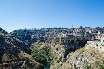 Fototapeta na wymiar Panorama della città di Matera, punto d'arrivo del Cammino Materano, e della sua gravina