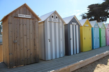 Cabanes de plage colorées, La Brée les Bains sur l'ile d'Oléron