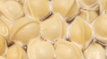 Dumplings made from dough and meat are boiled in boiled water.