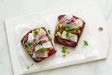 Toasts with  herring