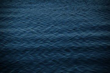 Fototapeta premium unfocused deep blue water waves background
