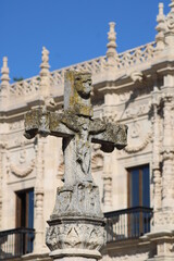 Fototapeta na wymiar Cruz Convento de San Marcos, León. Parador.