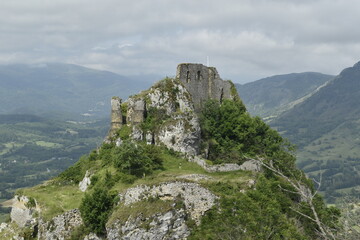Fototapeta na wymiar château en ruine de roquefixade