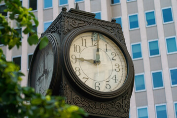Fototapeta na wymiar Nine o'clock on the urban city clock