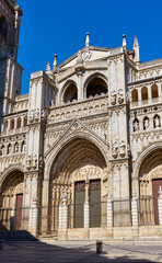 Fototapeta na wymiar Puerta del Perdon Gate of the Toledo Prime Cathedral. View from Plaza del Ayuntamiento square. Toledo, Castilla La Mancha, Spain.