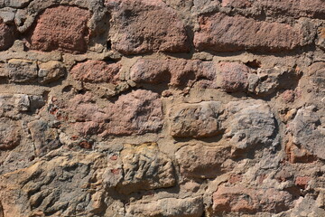 Wall made of reddish stones of irregular form