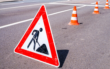 men at work sign at a construction site