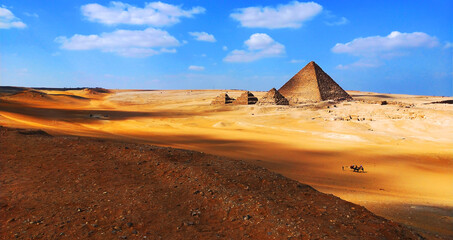 Fototapeta na wymiar King Menkaure Pryramid