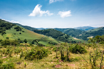 Fototapeta na wymiar Green slopes of the French Pyrenees.