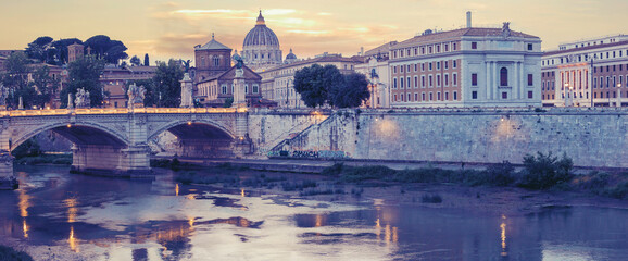 Fototapeta na wymiar Sunrise over St Peter's Basilica in Vatican, Rome, Italy