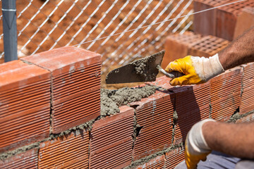 Masters who make concrete mortar and masonry in construction