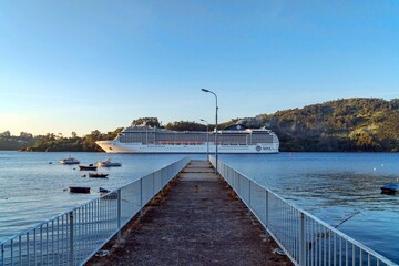 Crucero en un puerto de Galicia