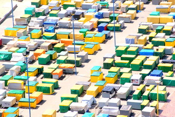 Obraz premium Fortaleza's traditional beira-mar market stalls during the day, when the market is closed