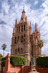 Fototapeta premium Majestuosa catedral de San Miguel de Allende Guanajuato