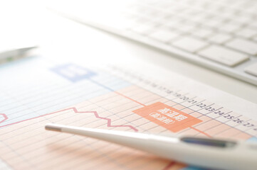 基礎体温のグラフと体温計