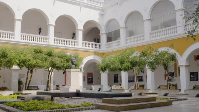 A cinematic view of Centre Gabriel García Marquez in slowmotion. It is located in the heart of historical walled center in Cartagena, guard the mortal remains of the nobel of Colombia.