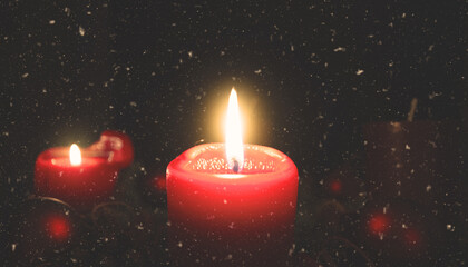 Dekoration für Weihnachten Advent zwei Kerzen rot mit Schnee Platz für Text