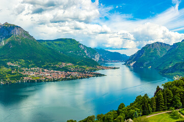 Panoramic image of the Lecco shore of Lake Como, with the mountains and villages of the province of Lecco.
 - obrazy, fototapety, plakaty