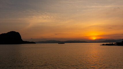 Naklejka premium Beautiful sunset on the island of Langkawi