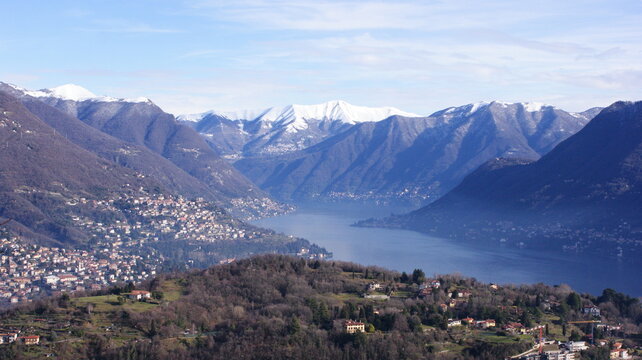 lago di Como innevato